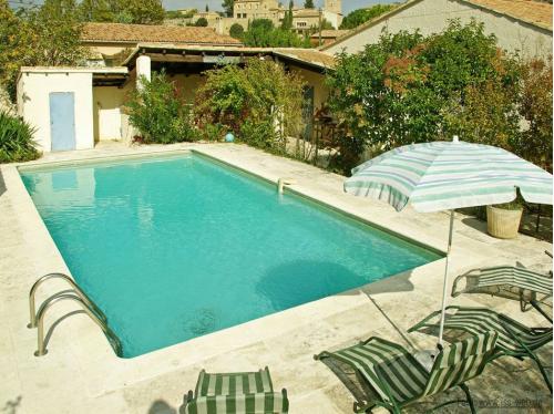 Ferienhaus mit Pool für 6 Personen in Maubec im Luberon