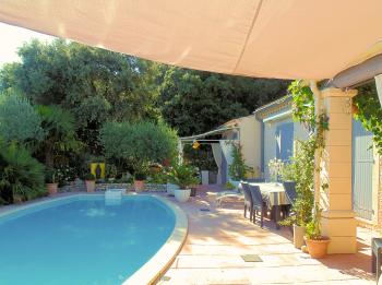 Bed & Breakfast in der Provence in einer Villa mit Pool