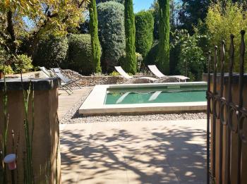 Außergewöhnliches Ferienhaus mit Panoramablick auf den Luberon und Swimmingpool