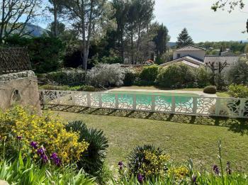 Villa mit Pool zu mieten am Fuße des Luberon
