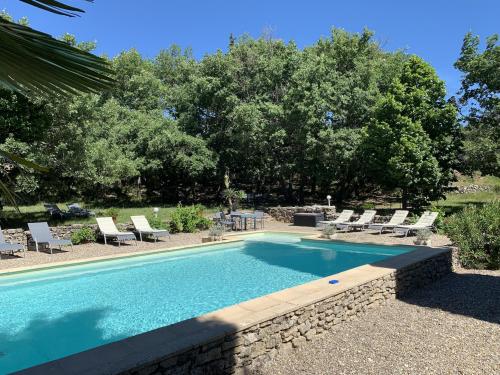 Eine komfortable und gemütliches Ferienwohnung mit Pool im Luberon
